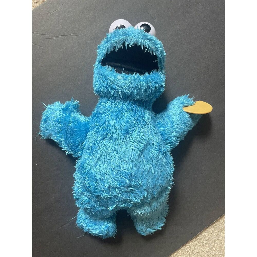 Sesame Street FEED ME COOKIE MONSTER 13” Plush Talking Singing Shaking Works